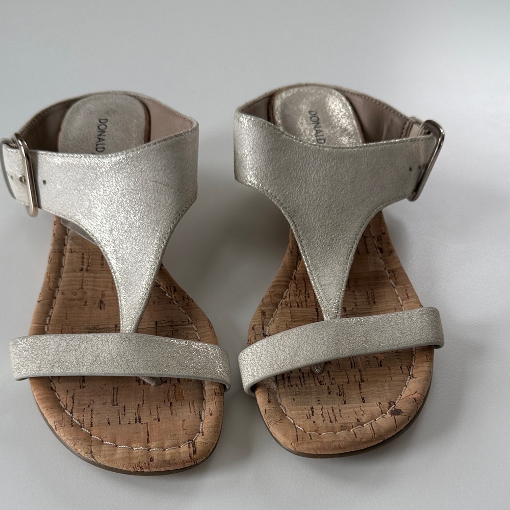 Donald/Pliner Dylan women’s 7.5 metallic leather wedge sandals 6T1226